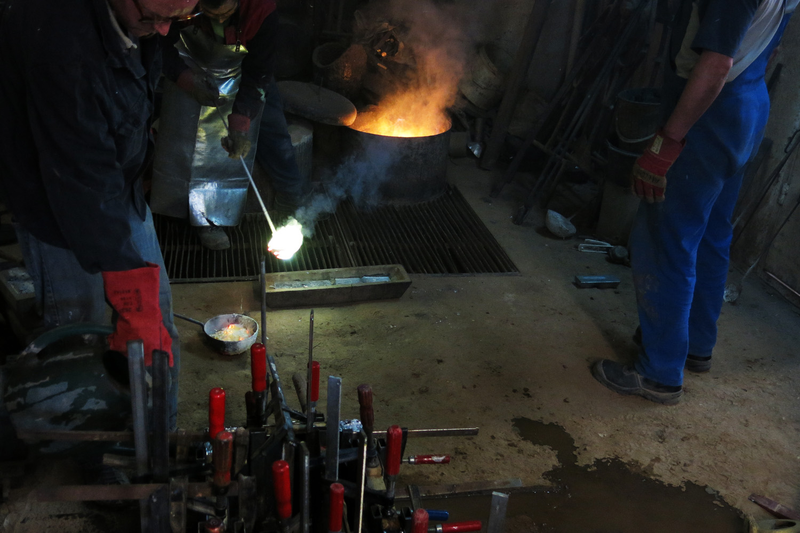 Illustration for article titled Casting Molten Metal On Wood With a Hungarian Design Master